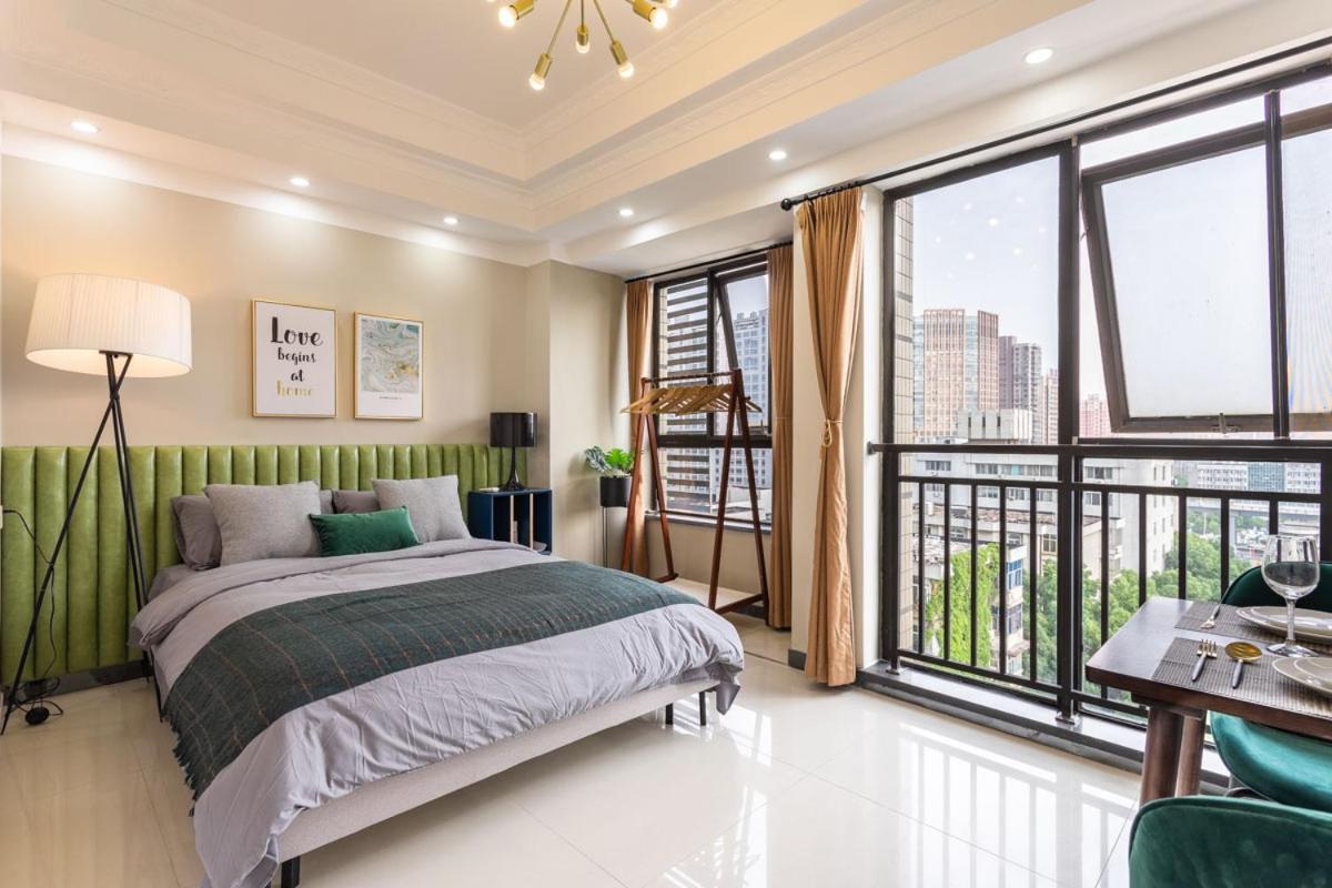 Wuhan Hongshan-Guanggu Square- Locals Apartment 00157650 Zewnętrze zdjęcie