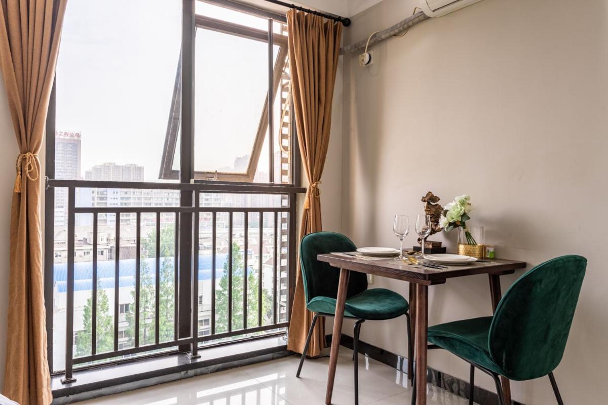 Wuhan Hongshan-Guanggu Square- Locals Apartment 00157650 Zewnętrze zdjęcie